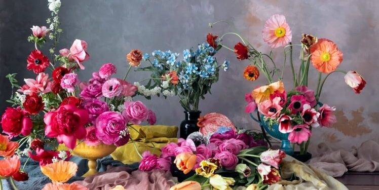 How To Highlight Your Business’s Spring Blooms With Creative Lighting Designs