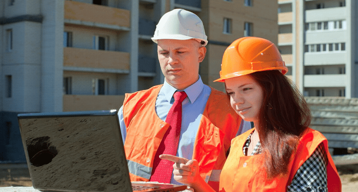Construction Management Software vs. Traditional Project Management: Pros and Cons